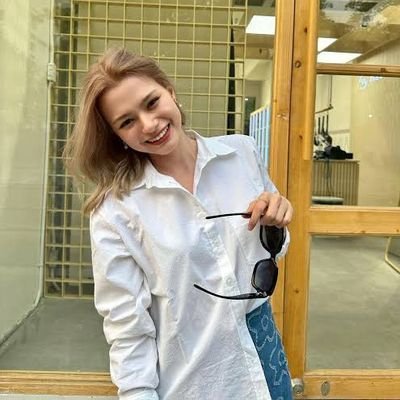 ccccchry123's profile picture. 