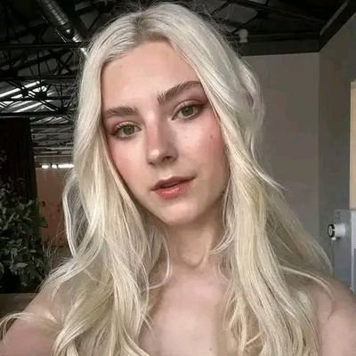 Available for a blow job.
 Hot content DM.