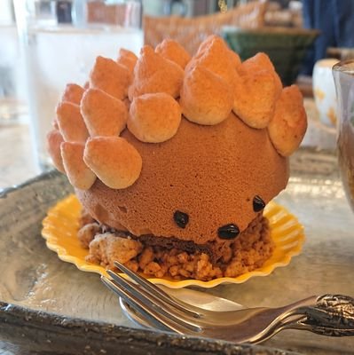 甘いモノ大好き、チョコやケーキが特に好き！甘いモノ中心につぶやく事が多いです。
ゲームやります！ツムツム毎日やってます〜
鈴鹿８耐の生観戦は夏の楽しみ♪