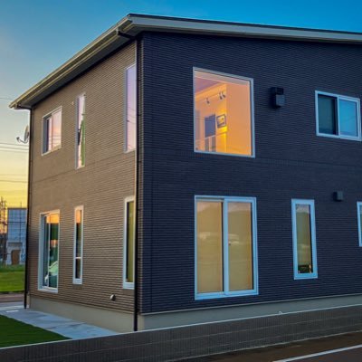 新潟県内に2022年秋マイホーム建てました。一条工務店i-smartです。鉄道好きが高じて直ぐ隣が線路のトレインビューの土地です。家を建ててから観葉植物にハマり中🪴どうぞ宜しくお願いします。 趣味の鉄道アカウントは@positiveni194