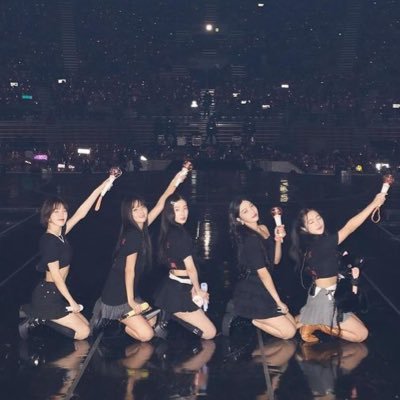 우리 다같이 꼭 다시 만나🤍💙💜여자친구 我永遠的愛🥺 現在主要追레드벨벳 & 비비지 主嗑女友長短🦊🐰&貝貝粉藍🩷🩵 대만 사람이에요🇹🇼 How can you not love Wendy?