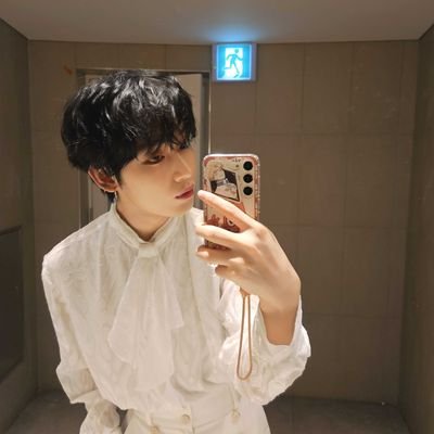 I like reading,
kpop fan,
Enhypen,