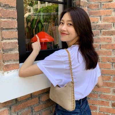 Sophia407487879's profile picture. Firstly, try to learn to make yourself happy.