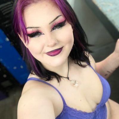 RavenSanche's profile picture. Your local goth findom