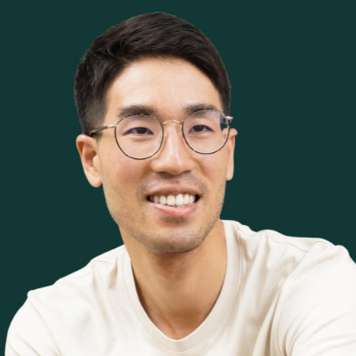 Posting consistently but not getting buyers? I help creator-educators build an email course that turns attention into trust, subscribers, and sales on autopilot