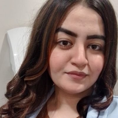 sadiamughal002's profile picture. 