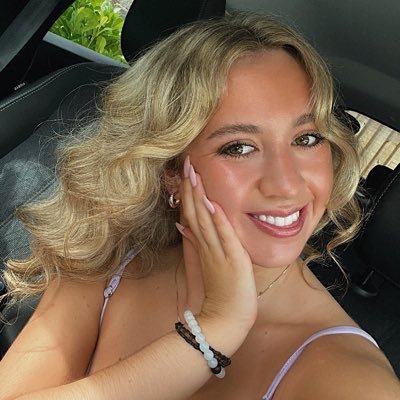 CharlotteHaml11's profile picture. everything happens for a reason. ♡