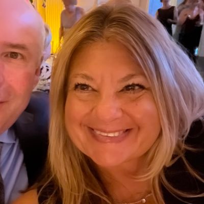 lorianncass's profile picture. ☀️Family, 🏒mom, 🥍mom, Dog mom☀️