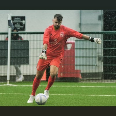 Keeper for Letterkenny Rovers FC⚪️⚫️ People judge you no matter what you do, so you're as well just do what makes you happy👍 MUFC🇾🇪