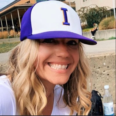 Head Softball Coach (Issaquah High) and Coaches Wife to Best Football Coach ever @CoachAhrens 🦅 Changing the world one inning at a time. Go Eagles!