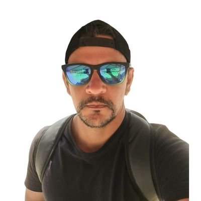 nerihrwth's profile picture. I. Tereré até no frio.
II. Entre vade mecum e cerveja, a vida segue.