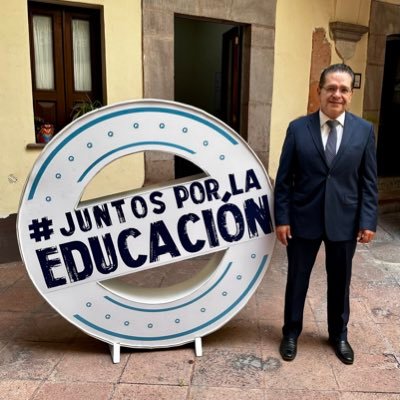 Coordinador de Educación Media Superior en el Estado de Querétaro. Promotor de la educación, como medio de superación del ser humano.