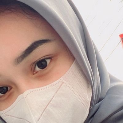 nadiaaa555's profile picture. busy.