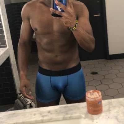 Masculine and confident man with a big 🍆 and fat 🍑. Not into labels but definitely into vibrations and good people. Come correct with good 🍆 and⚡️!