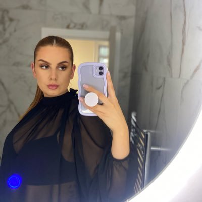 chlxebrxwn's profile picture. 