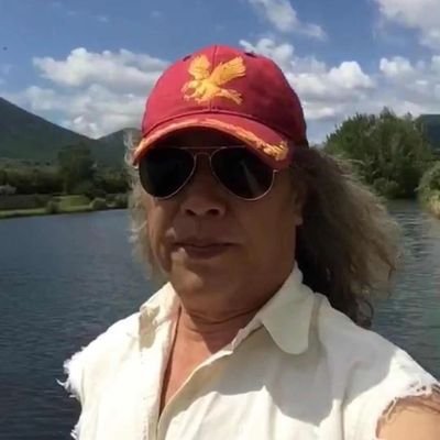 tlanjinlaoma's profile picture. 宁死不屈