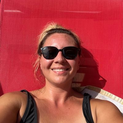 Hi! I'm Ashley, a Digital Marketer that Loves Food, Yoga & Traveling. Oh and Coffee.
