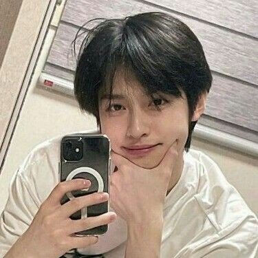 jaems_v's profile picture. back to reality