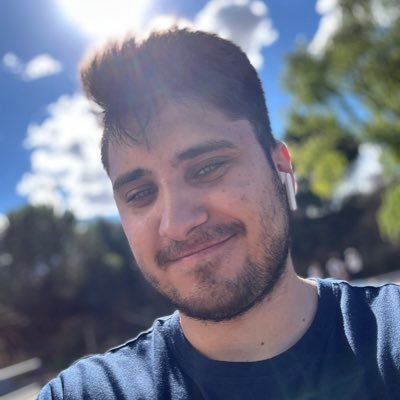 adriiiiii__24's profile picture. Me quitaron la anterior cuenta por falsificar mi edad, joder, ya uno no se puede quitar años de encima😂