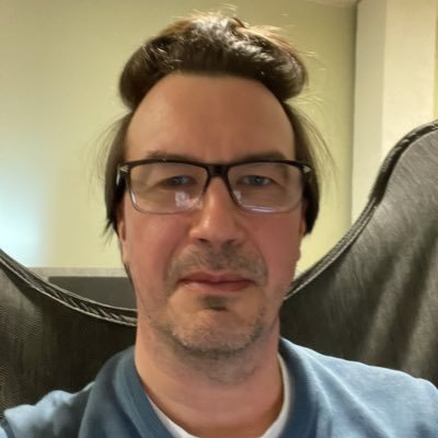 arnikoo's profile picture. 