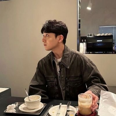 bandaidedbyday6's profile picture. all my love for 데이식스, your favorite artist's favorite artist