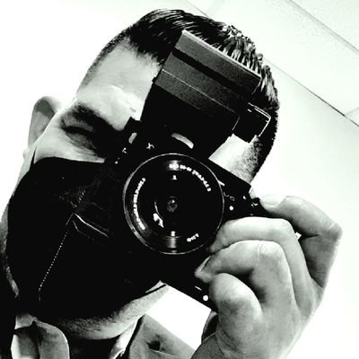 black and white journalist
Fiel a Dios