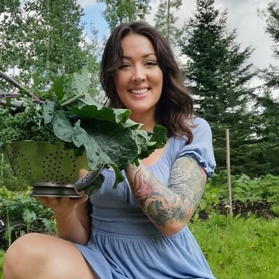 Average, small town girl! Garden and outdoor enthusiast, always friendly 💞 I love working w my hands and making this grow 🥕🥰