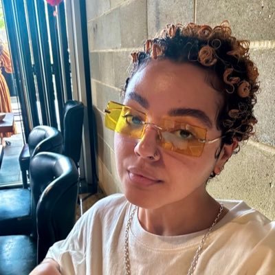 marketing assistant @orionbooks by day / afrofuturist writer & poet by night • in a complicated relationship w my tbr pile • they/them 🏳️‍🌈 • views my own •