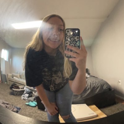 juliawarddd's profile picture. 