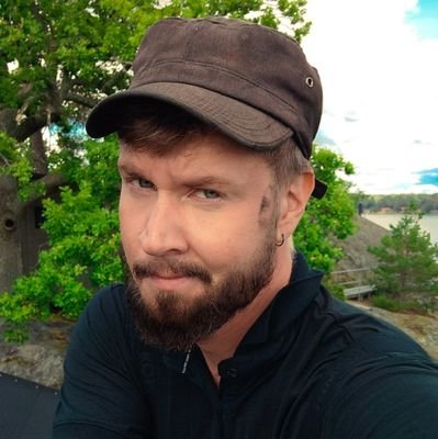 Chimney sweeper, vagabond illustrator and game-artist. Amateur carpenter, tattoo artist, nature fan, nerd and gaymer. TomasLif on Instagram. 🏳️🌈