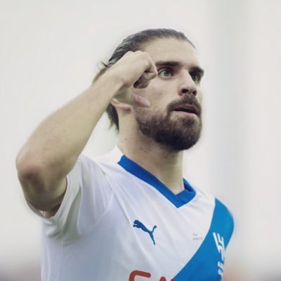 عاشق هلالي مجنون بحب الهلال💙
➖ليس كافيًا أن تمتلك عقلًا جيدًا، المهم أن تستخدمه بشكل جيد!
 ➖ليس كل سقوط نهاية ، فسقوط المطر أجمل بداية