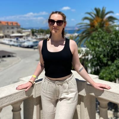 diewithurpawsup's profile picture. she/her