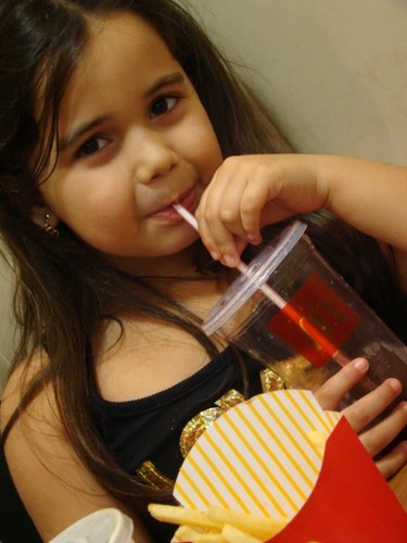 eu sou uma menina muito legal e estudiosa  amo minha familia e meus a migos minha mãe se chama alexandra e meu pai se chama ze carlos 
e tenho um cachorrinho