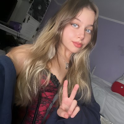 Chloeispink's profile picture. Prolly gonna deactivate this