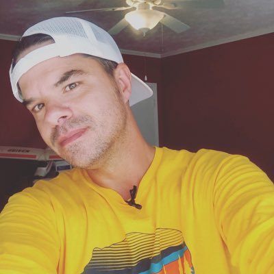 YouTube Content Creator - Twitch Affiliate - Husky dad - Plays Minecraft - Ark - Green Hell - Valheim