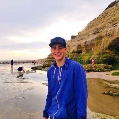 Francis82545656's profile picture. 💙💛
🧉