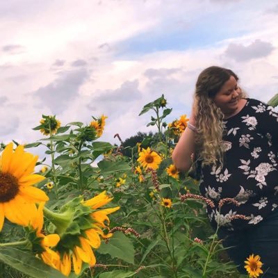 kvroberson94's profile picture. In a world full of roses, be a sunflower. 🌻 911 dispatcher 💛