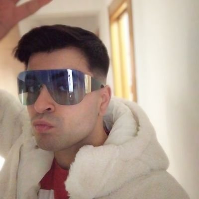 Josebali98's profile picture. La lechuza de Minerva solo levanta su vuelo en el crepúsculo.