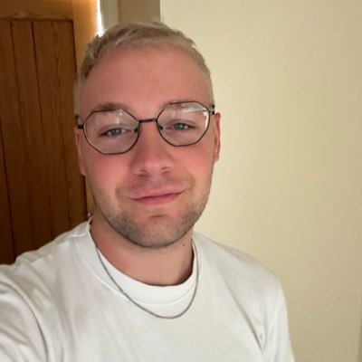 blayds_'s profile picture. why is it so hot in LA