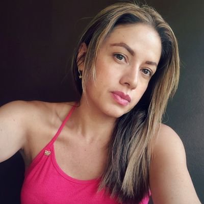 jhennylin's profile picture. Periodista de RCTV. Adicta a la web.  No me doy por vencida.