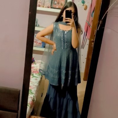 shivika_singh30's profile picture. 
