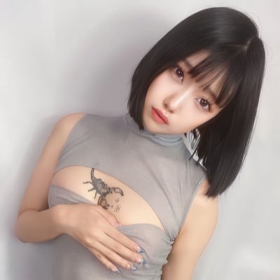 さそり座の女🦂24歳/タトゥーと猫とグミが好き💗美脚くびれEカップ/特技はアヘ顔です🤪サブ【@riri_scorpion26】