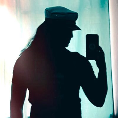 Aspiring author 📚sailor and pirate 🏴☠️ gather round lads and I’ll tell ye a tale 💀 Insta: flynnforecastleofficial | If ye follow y’er part a the crew 🏴☠️