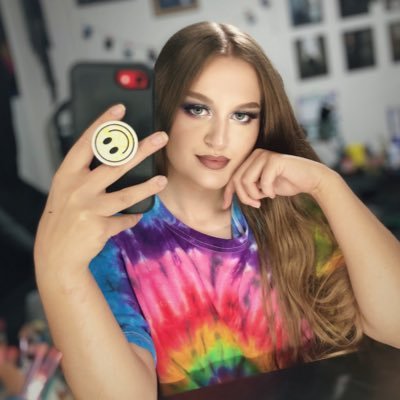 Just here for the shit show that is twitter | Paranormal Explorer👻 | Tie-Dye 🌈 | Makeup Lover💋 | #FEARFAM | #DallasCowboys