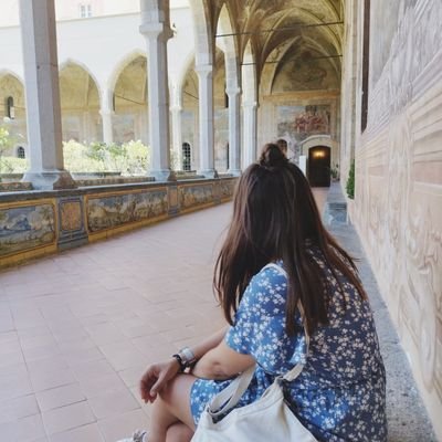 Filóloga, teórica literaria, futbolera y dormilona.
¡Siempre a rayas y cruzando estaciones!🐕📚🚴♀️💜 📍IES Alonso de Madrigal