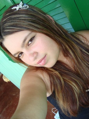 18 anos,corinthiana,apaixonada,ciumenta,dançar,divertida,timida,feliz follow-me ;]