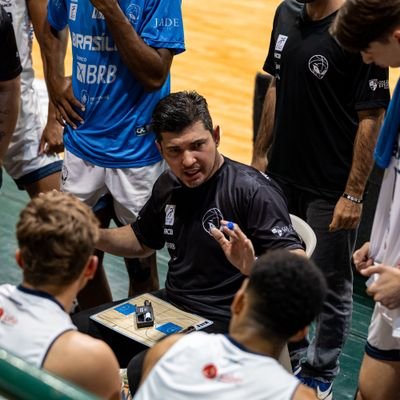 Professor e Técnico de Basquete,
Proprietário da Escolinha Brasília Basquete
Presidente da AACB