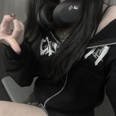 lamyayayouryay1's profile picture. kitten's‧₊˚🖇️✩ ₊˚🎧⊹♡🐈‍⬛
๋࣭ ⭑⩇⩇:⩇⩇๋࣭ ⭑
Amor próprio,os jogos,livros,séries e EU