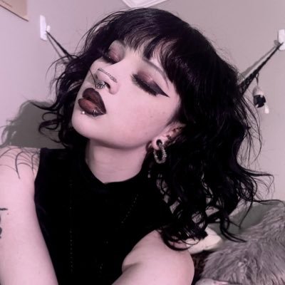 she/her ☠︎︎ instagram: velvetfangzz ✞ nsfw account: Velvetfangzz18 ✌︎︎