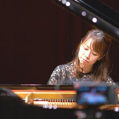 ピアニスト.ロシア国立モスクワ音楽院卒業 早稲田大学文学研究科修士課程在籍中 / 著書に「私の音楽留学」群像社 活動内容はWebをご覧下さい